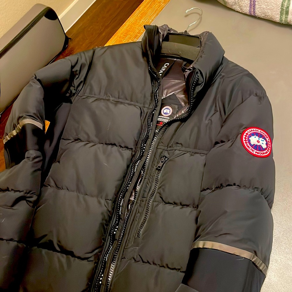 Canada goose jacket LARGE